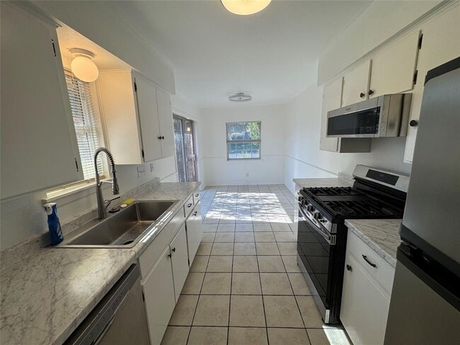 Building Photo - 4701 Sagebrush Cir
