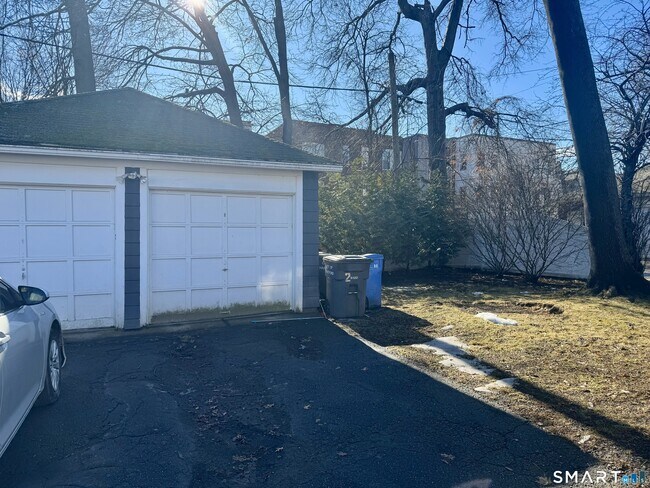 Building Photo - 953 West Blvd