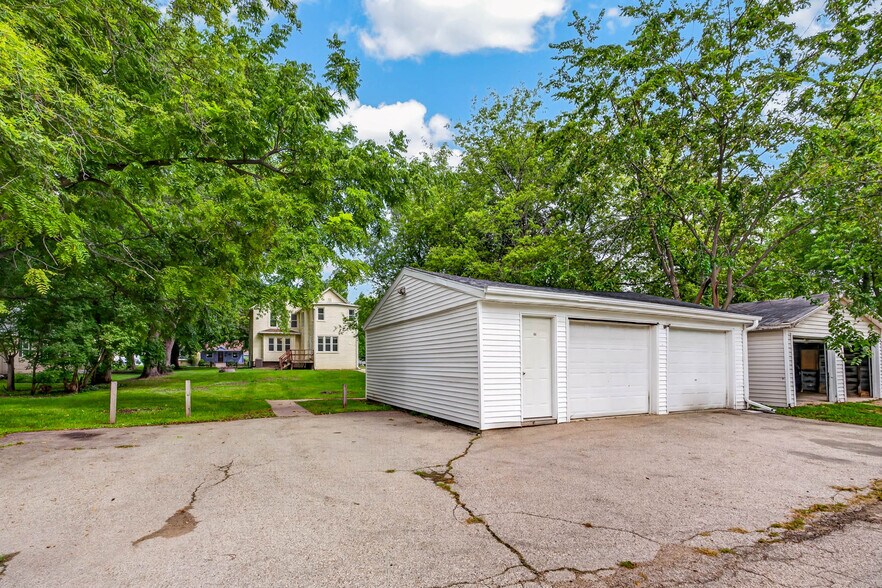 Building Photo - 521 W Whitewater St