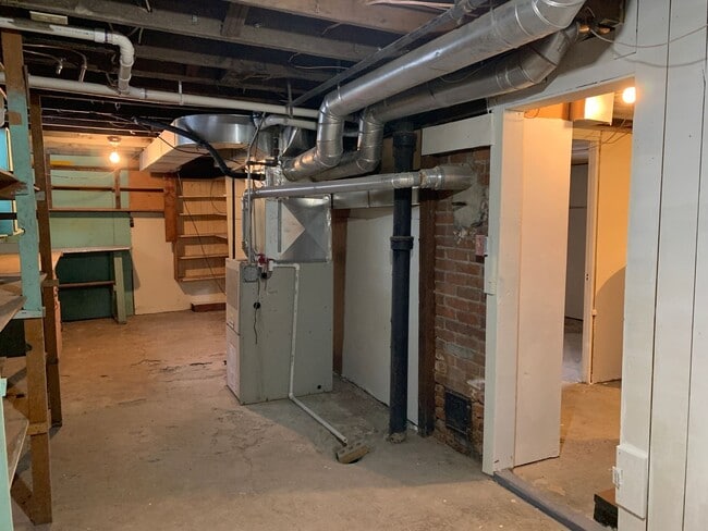 Building Photo - Charming Single Family Home