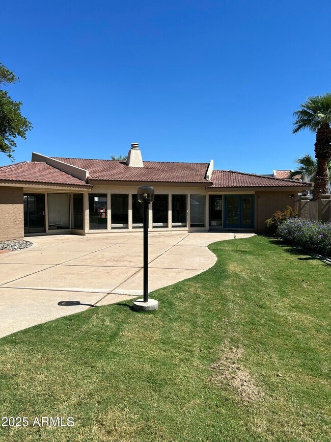 Building Photo - 1111 E University Dr