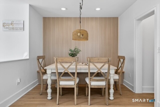 Building Photo - 352 Pequot Ave