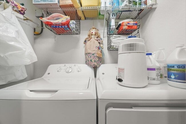 Building Photo - 5527 Palmer Cir