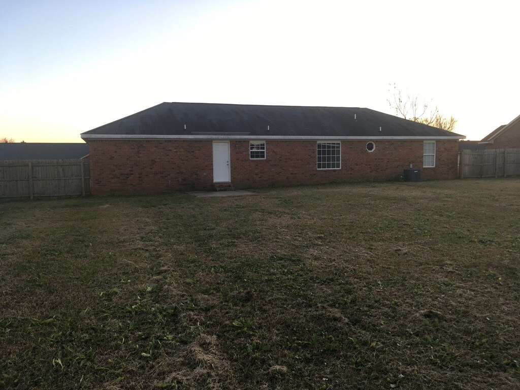 Building Photo - 3511 Drayton Dr