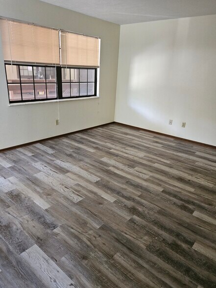 Building Photo - 2146 Tanglewood Ave