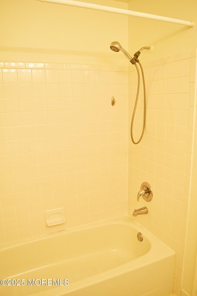 Building Photo - 49 Poplar Pl