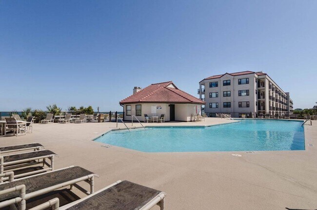 Building Photo - 2400 N Lumina Ave