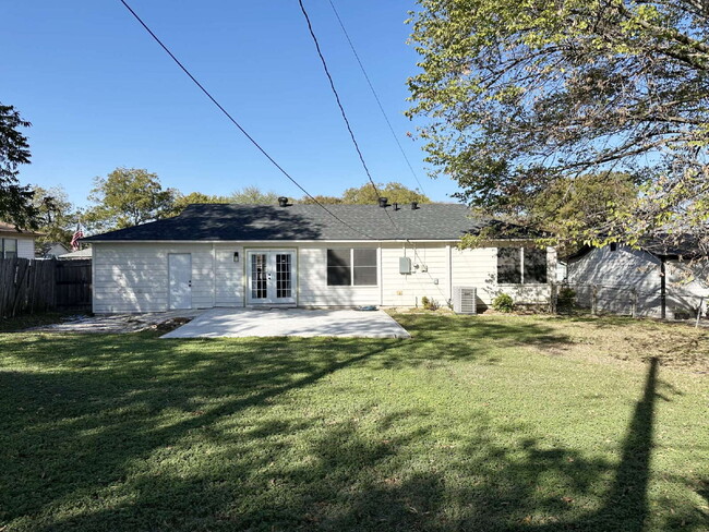 Building Photo - "Adorable 3-Bed Home with Modern Updates, Classic Charm and a Spacious Backyard Retreat!"