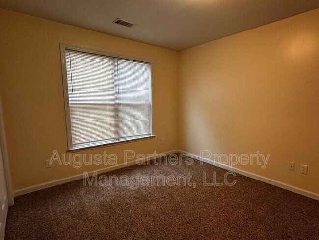 Building Photo - 206 High Meadows Cir