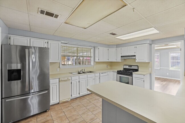 Building Photo - 380 Barringer Dr