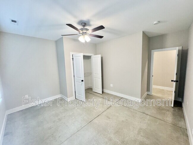 Building Photo - 1537 Rogers St