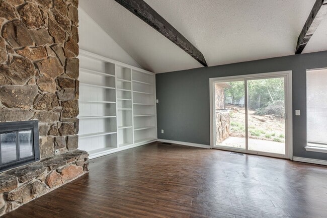 Building Photo - 4106 Mason Dr