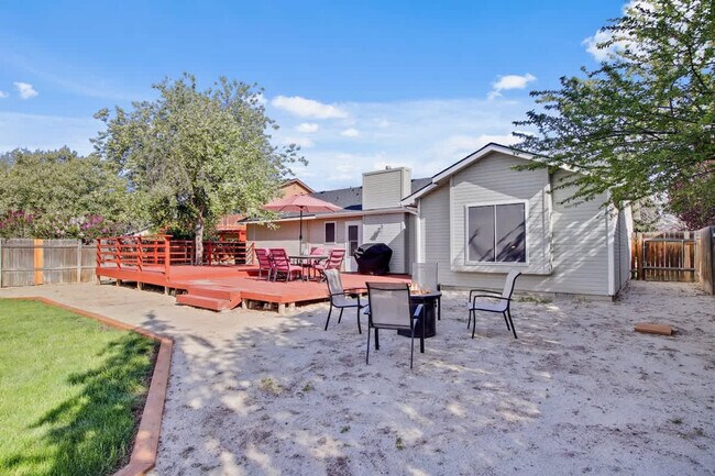 Building Photo - 4243 E Driftwood Dr
