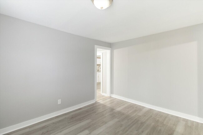 Building Photo - Large Downtown 3BR (potential 4th)/2BA House For Rent