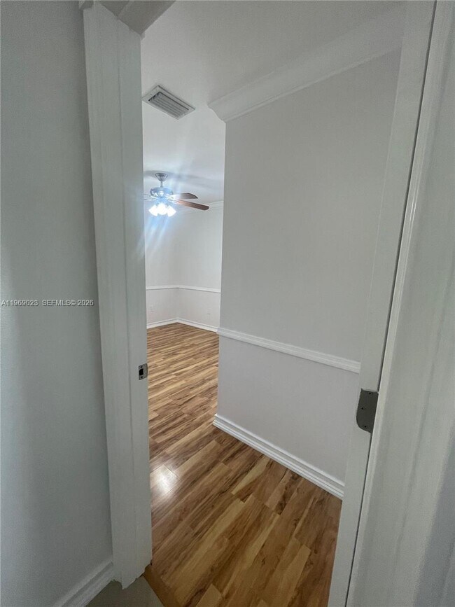 Building Photo - 4960 SW 119th Ave