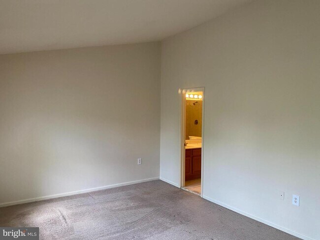 Building Photo - 5623 Gresham Ln