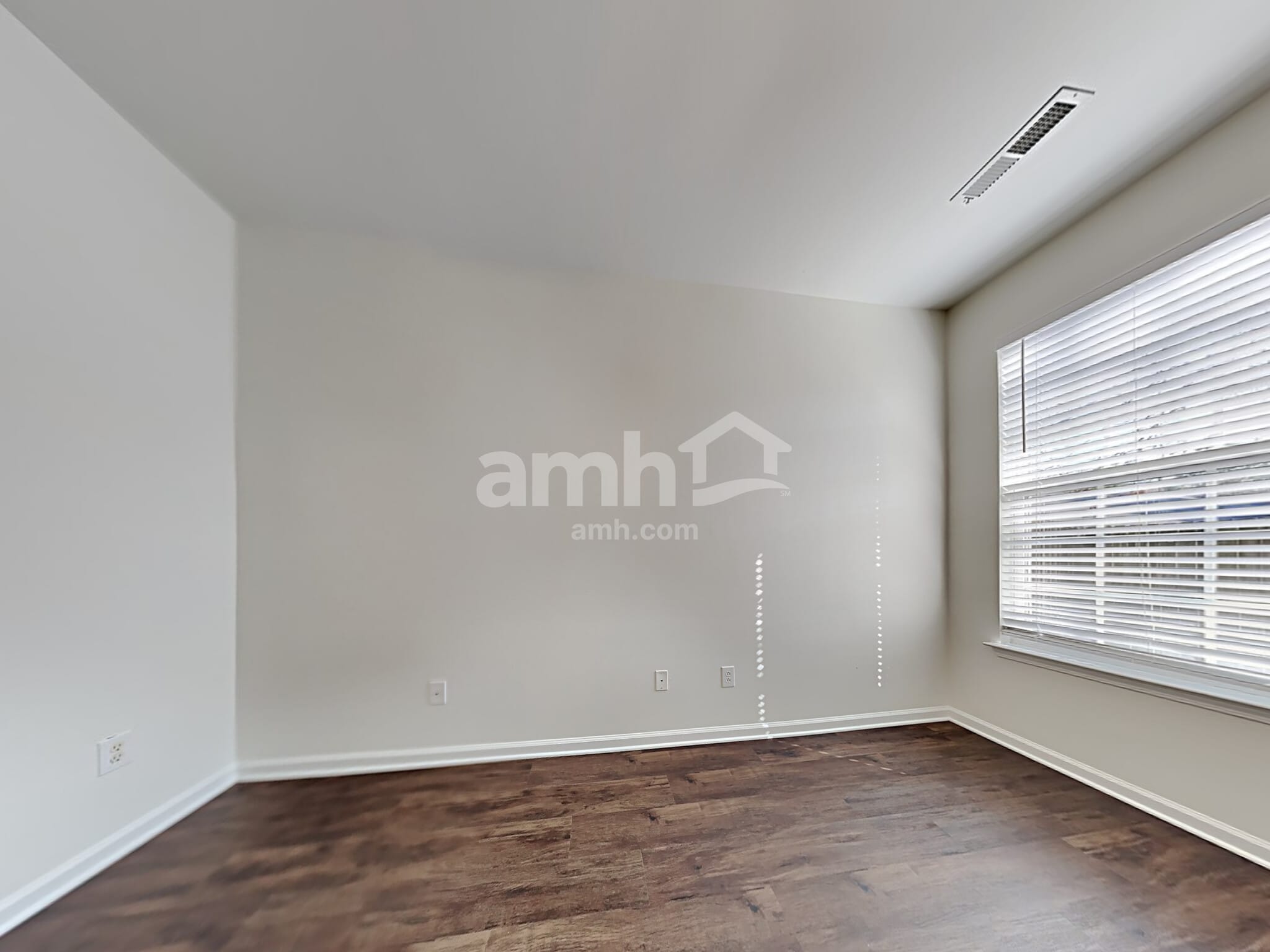 Building Photo - 2414 Thoreau St