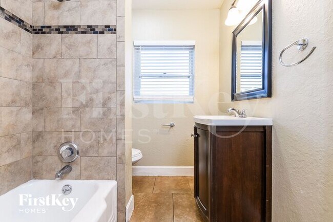 Building Photo - 630 N Lakemont Ave