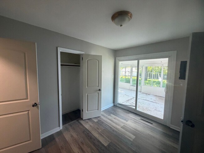 Building Photo - Fully Updated!