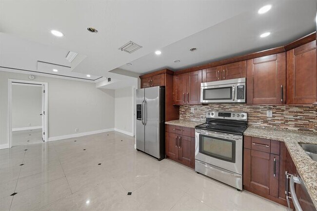 Building Photo - 3700 N Pine Island Rd