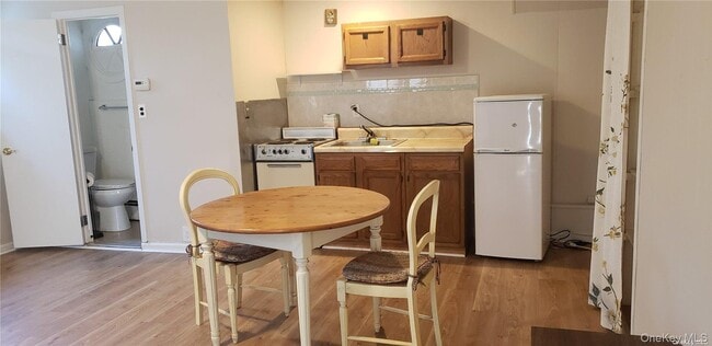 Building Photo - 430 Main St