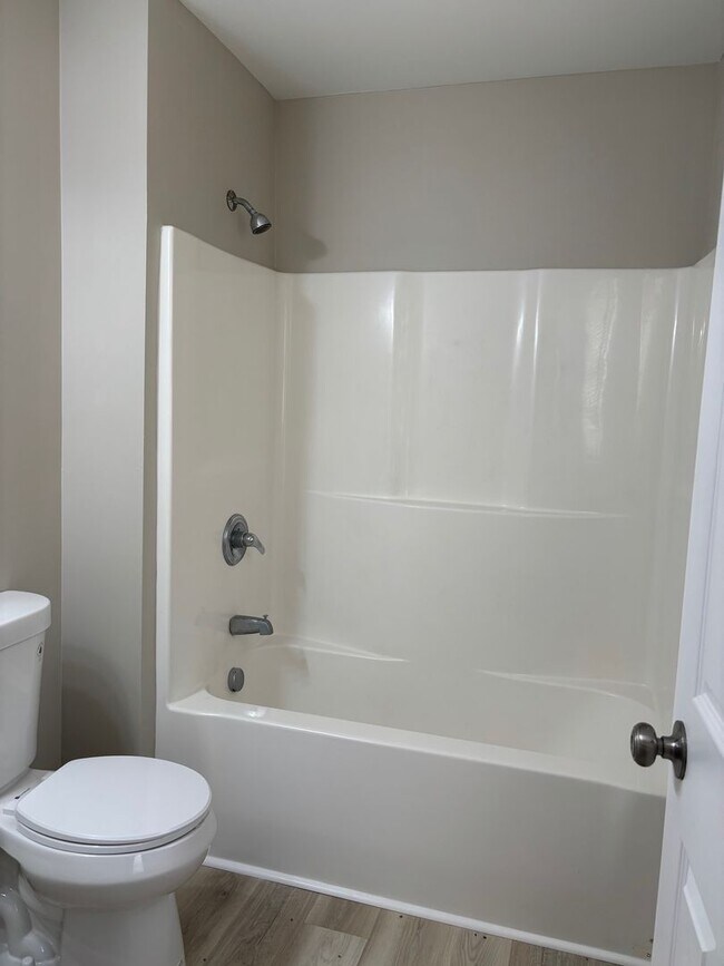 Building Photo - NEWLY RENOVATED 3 BED, 2 BATH HOME IN HIGH POINT!