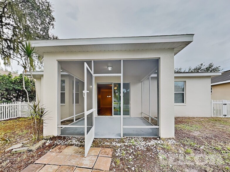 Building Photo - 12423 Ridgedale Dr