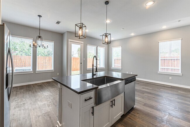 Primary Photo - 8475 Berry Brush Ln