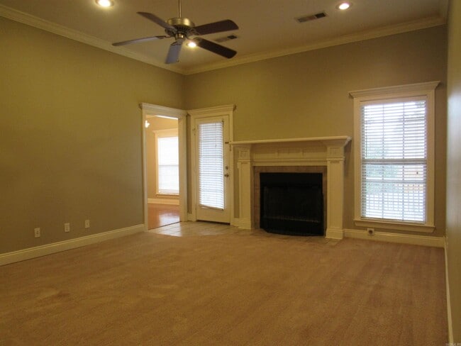 Building Photo - 125 Orleans Dr