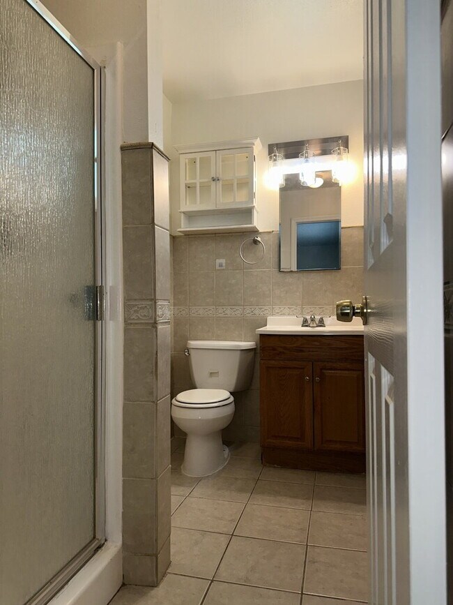 Building Photo - 4 bed with 2 baths in Riverside, CA next t...