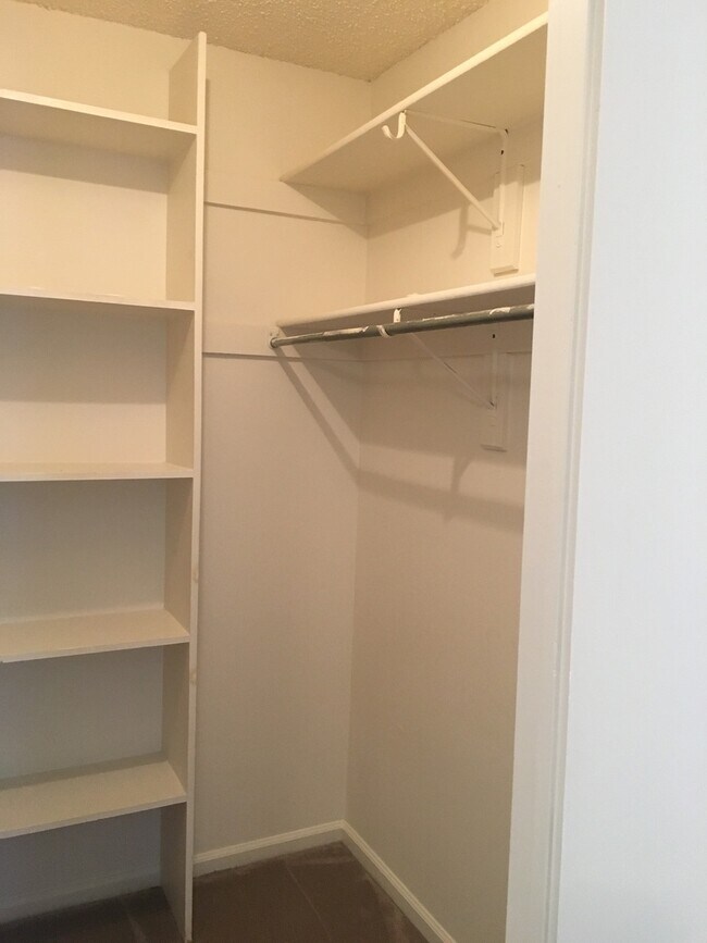 Building Photo - 656 Oleander Cir