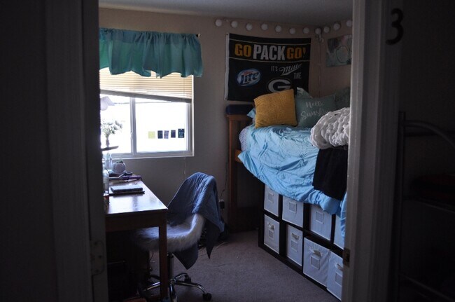 Building Photo - 204 Cherry St