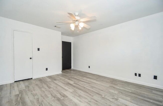 Building Photo - 7459 Brompton St