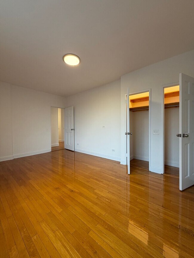Building Photo - Beautiful 3 bed 3 bath Apartment designed by Lead Architect Steward Wagner and Alfred Fellheimer ...
