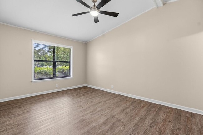 Building Photo - 118 Hope Ln