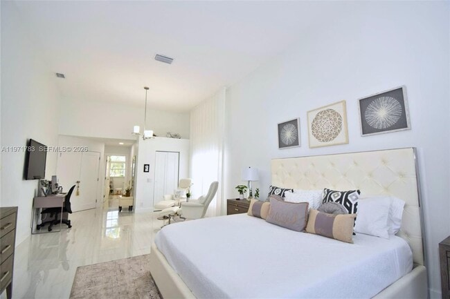 Building Photo - 710 Lake Blvd