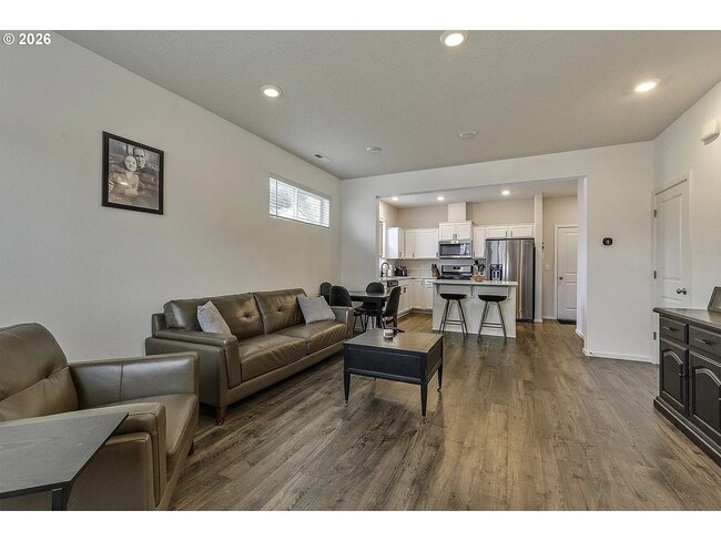 Building Photo - 898 N 18th Ave