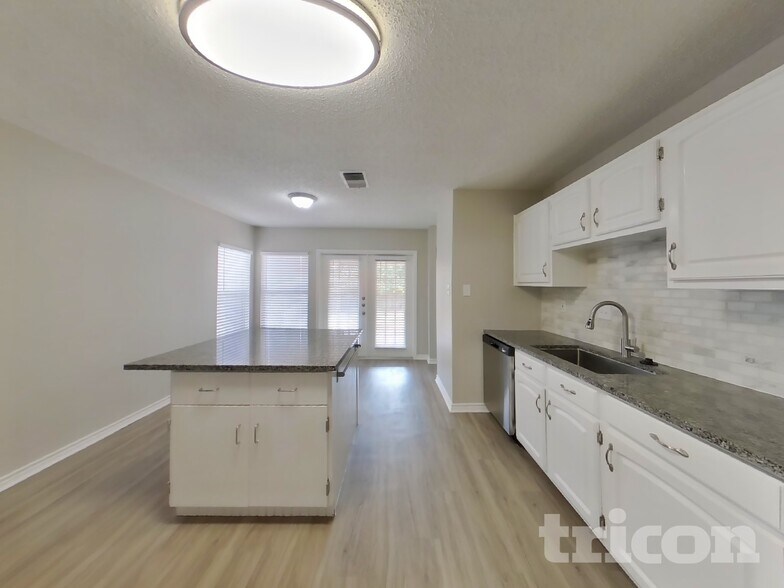 Building Photo - 6934 Sunshine Tree Dr