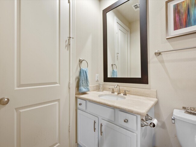 Building Photo - 249 E 27th St