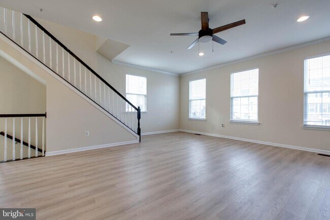 Building Photo - 1919 Beckman Ter