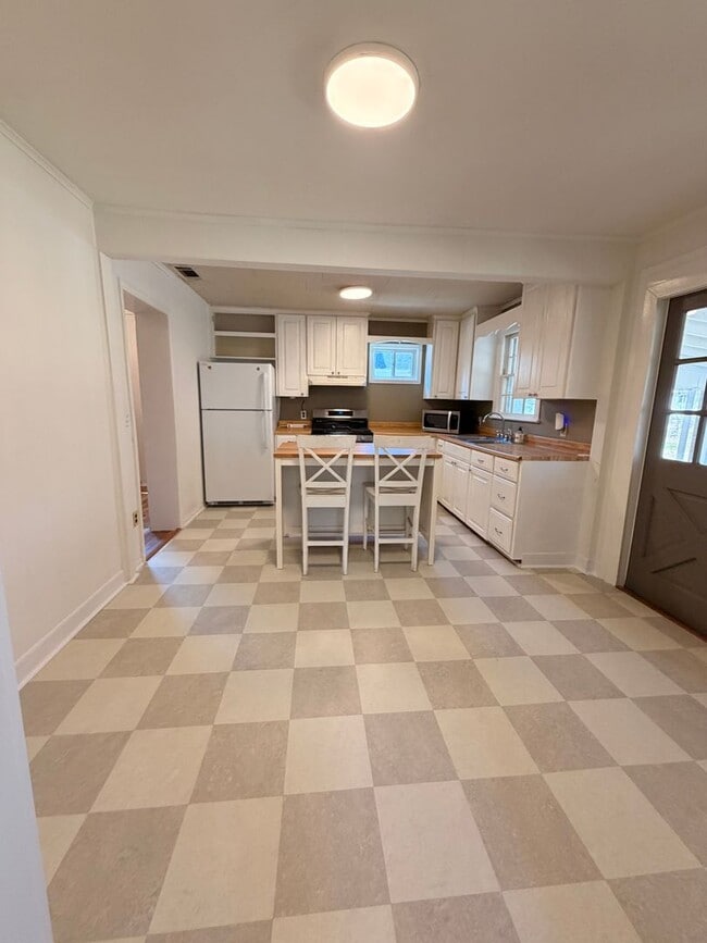 Building Photo - 3/1 House in Celanese $1,495