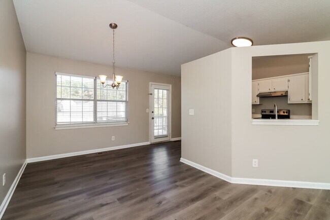 Building Photo - 12 Southview Dr