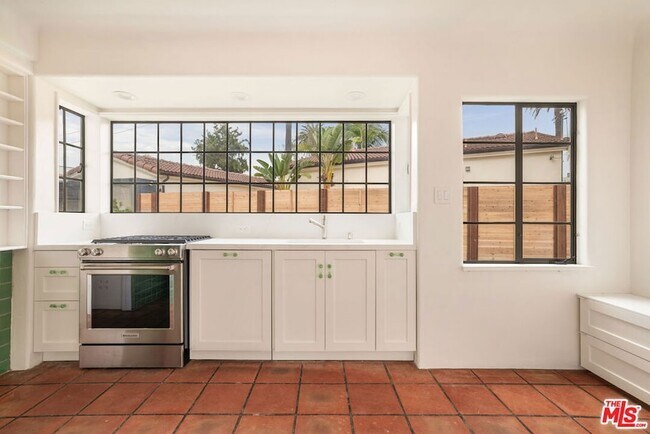 Building Photo - 2228 Prospect Ave