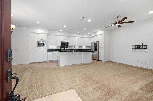 Building Photo - Beautiful 3 Bed, 3 Bath Home in Desirable Portola Springs