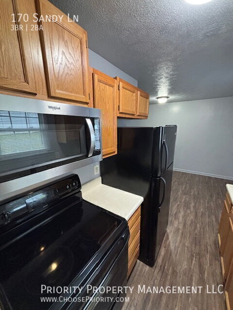 Building Photo - 170 Sandy Ln