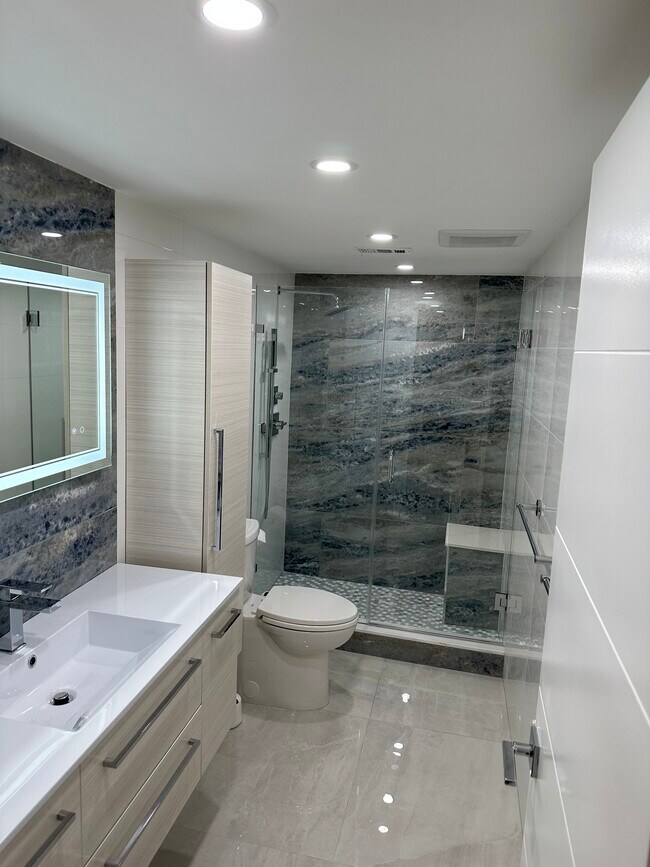 Building Photo - 308 Golfview Rd