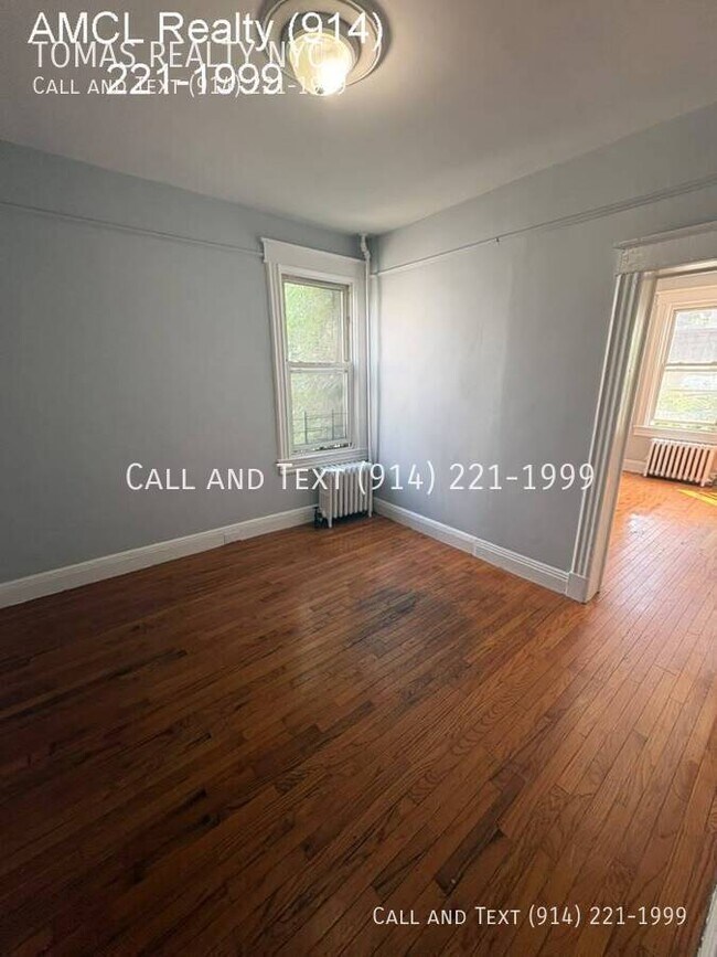 Building Photo - 127 Stanley Ave