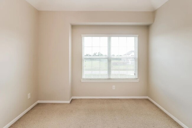 Building Photo - 415 Lakeland Cir