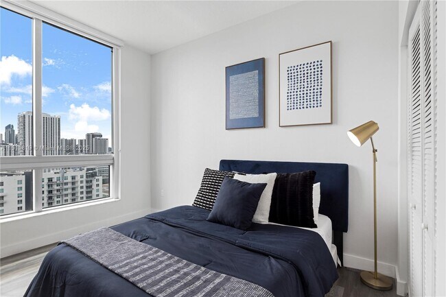 Building Photo - 333 NE 24th St