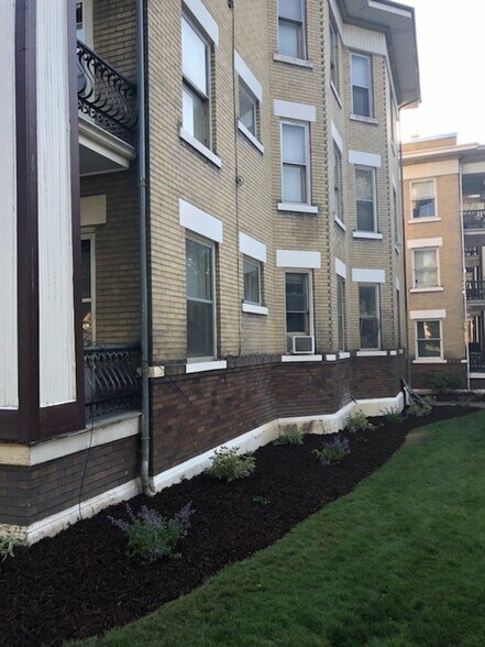 Building Photo - 880 E 100 S